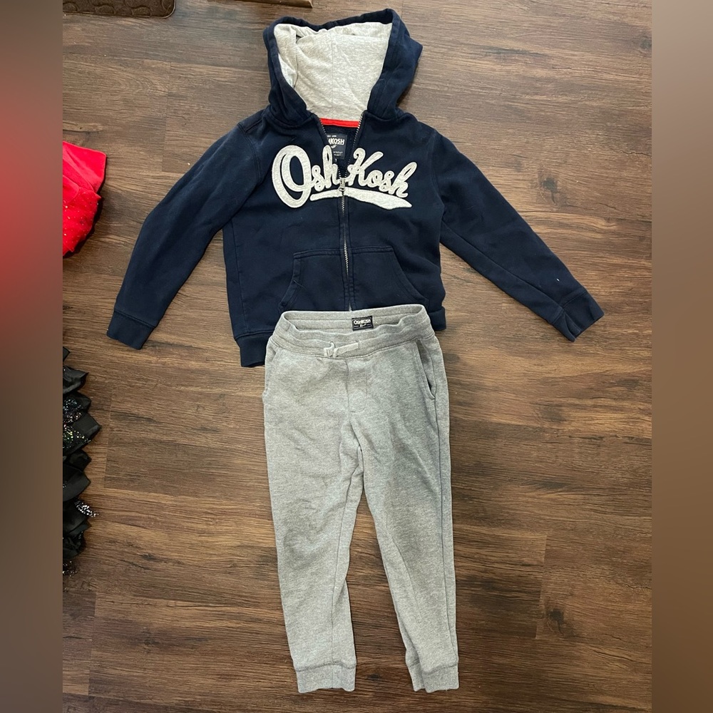Kids Osh Kosh jogger set (Size 6)